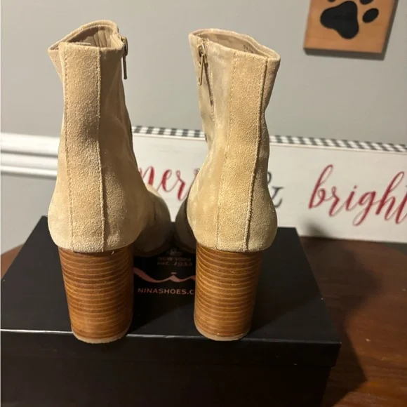 Womenn's Shoe Boots - Light Tan Suede - Size 8 - Picture 7 of 14